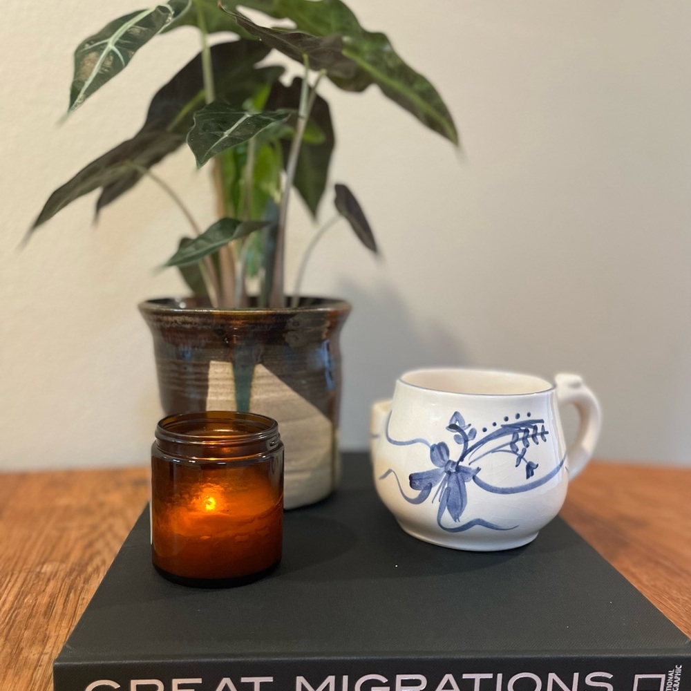 Vintage Levine Pottery Tea Mug with Teabag Holder – Blue Floral – Collectible